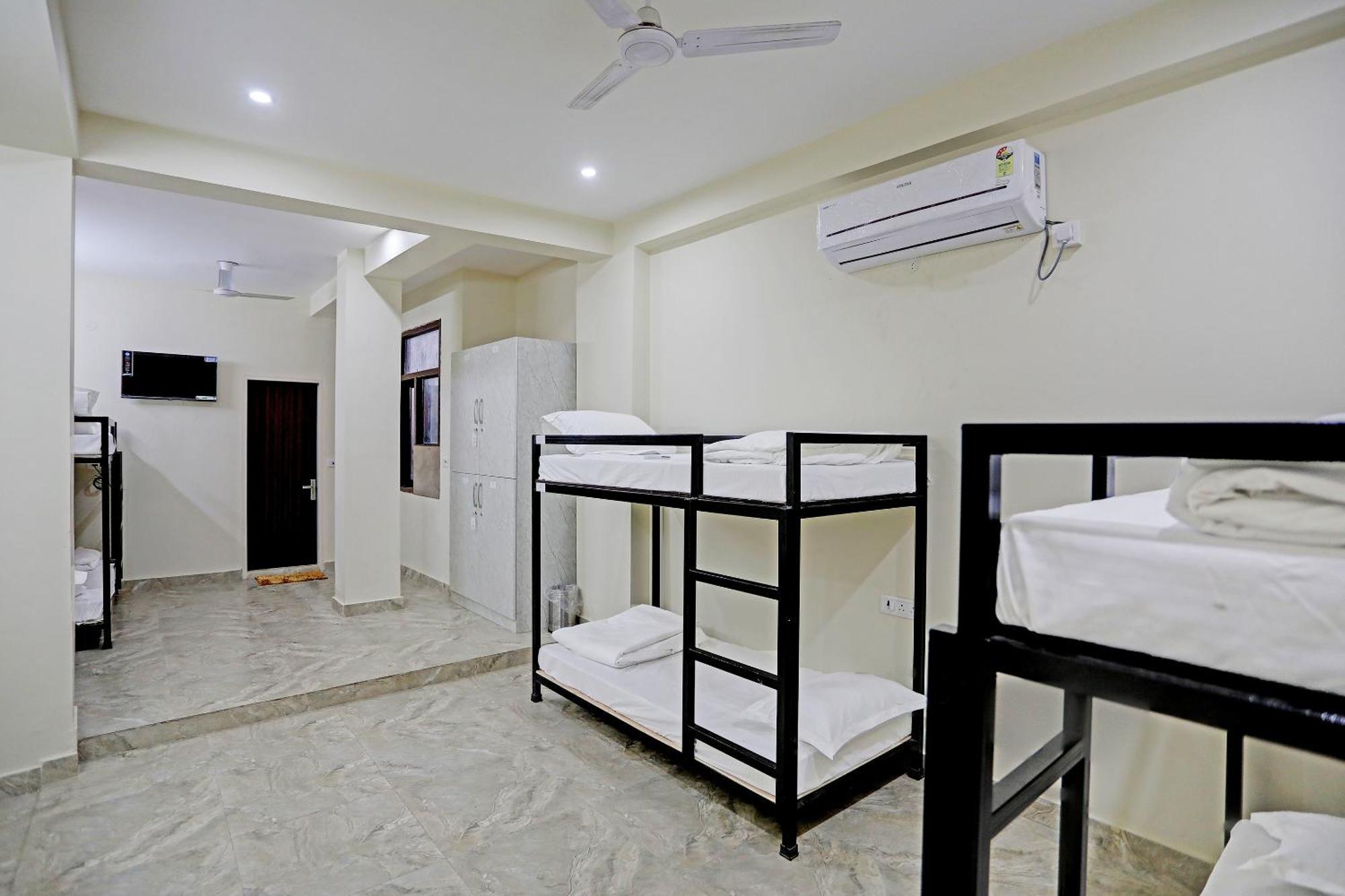 Hostel S B Inn-Near New Delhi Train Station Esterno foto