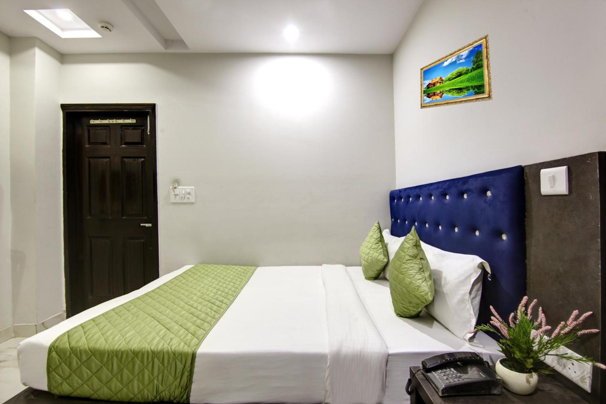 Hostel S B Inn-Near New Delhi Train Station Esterno foto