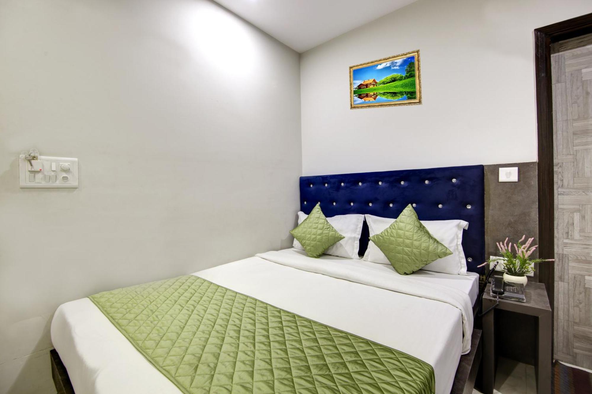 Hostel S B Inn-Near New Delhi Train Station Esterno foto