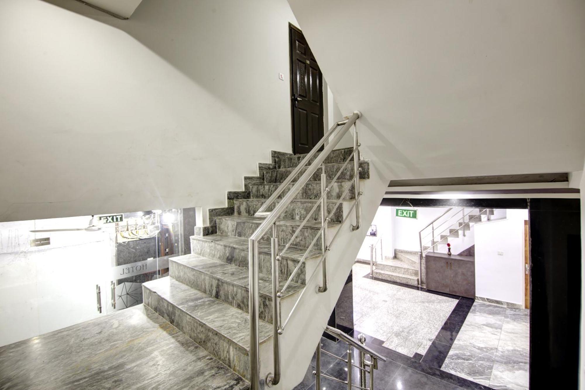 Hostel S B Inn-Near New Delhi Train Station Esterno foto